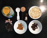 Hình bước làm 1 của món Protein balls