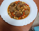 Foto del paso 5 de la receta: Guiso de garbanzos a la jardinera con albóndigas
