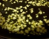Foto del paso 5 de la receta: Espaguetis con ajo, aceite, guindilla y tomate seco