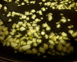 Foto del paso 5 de la receta: Espaguetis con ajo, aceite, guindilla y tomate seco
