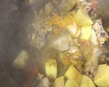 صورة لخطوة 3 من وصفة مرق الدجاج بالخضراوات🍗🥔