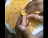  पिज़्ज़ा चिट चैट मठरी (Pizza chit chat mathri recipe in hindi) रेसिपी चरण 4 फोटो