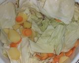 Foto langkah ke 1 dari resep Sayur Sop Simpel untuk Pemula.