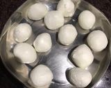 सफ़ेद रसगुल्ले (Safed Rasgulle recipe in hindi) रेसिपी चरण 3 फोटो