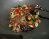 Foto langkah ke 4 dari resep Tumis Tahu Pedes Manis.