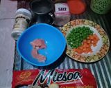 Foto langkah ke 1 dari resep Sop misoa salmon.