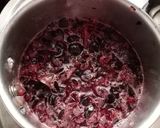 A picture of step 2 of Black currant ice cream.