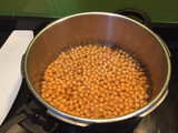 Potaje con pelotillas de ajo