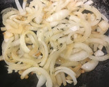 Foto del paso 1 de la receta: Pasta con cebolla y vino