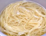 Hình bước làm 1 của món 🌱 Mì Ý Xào Lá Củ Dền Đỏ (Vegan)