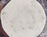 A picture of step 3 of Matar paratha.