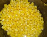 Foto langkah ke 3 dari resep Tumis Cumi Asin Jagung.