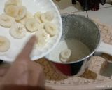 A picture of step 2 of Healthy and tasty Banana soya milk smoothie.