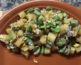 Foto del paso 3 de la receta: Revuelto de papa, habas frescar y huevo