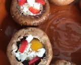 Foto del paso 4 de la receta: Champiñones Portobello rellenos de huevo de codorniz y queso feta griego