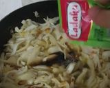 Foto langkah ke 4 dari resep Tumis Jamur Tiram.