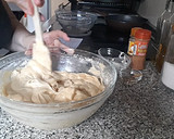 Foto del paso 10 de la receta: Cupcakes de pera relleno de bombón