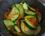 Foto del paso 6 de la receta: Pollo a la Naranja con Miel y Zapallitos Revueltos Tricolor