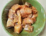 A picture of step 1 of Chilli garlic fish.