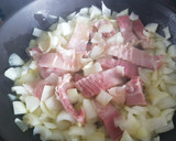 Foto del paso 2 de la receta: Guisantes con huevo y bacon