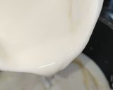 صورة لخطوة 2 من وصفة صلصة بيضاء للبيتزا 😋