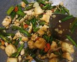 Foto langkah ke 3 dari resep Orak arik telur genjer tahu teri buntio.