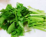 Hình bước làm 2 của món Mực xào cần tỏi
