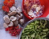 Foto langkah ke 1 dari resep Tumis buncis bakso kecap.