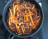 Hình bước làm 4 của món Mì lứt 🍝 xào kim chi 🥬