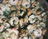 Foto del paso 2 de la receta: Salsa de mejillones y langostinos a la provenzal