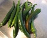 Une image de l'étape 1 de Piments verts au citron et vinaigre.