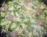 Foto langkah ke 6 dari resep Sup gamas (oyong) dan telur.