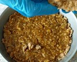 Foto del passaggio 14 della ricetta Sbriciolata integrale con noci e confettura di fichi