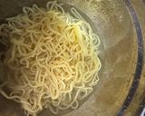 Gambar langkah 1 resipi Mee Goreng Bujang Senang.