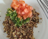 Foto del paso 3 de la receta: Merluza con costra de quinoa y ensalada de gulas