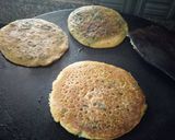 A picture of step 3 of Besan & Rava methi pancake.