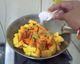 कद्दू की खट्टी मीठी सब्जी(Kaddu ki khatti meethi sabzi recipe Hindi) रेसिपी चरण 4 फोटो