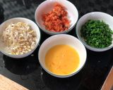 Hình bước làm 3 của món Cá ngừ áp chảo và cơm chiên kimchi