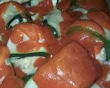 Foto del paso 7 de la receta: Rulos de calabacín con queso gorgonzola y mozzarella