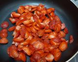 Foto langkah ke 2 dari resep Selai Strawberry Homemade 2 bahan.