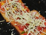બ્રેડ પીઝા (Bread Pizza Recipe In Gujarati)
