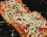 બ્રેડ પીઝા (Bread Pizza Recipe In Gujarati) રેસીપી સ્ટેપ3ફોટો