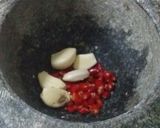 รูปขั้นตอนการทำที่ 2 ของ น้ำพริกมะขามผัดไก่สับ