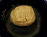 A picture of step 3 of Apple stuffed roll.
