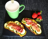 Foto del paso 3 de la receta: Tostada con calabacín, queso Eddam y jamón curado