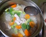 Foto langkah ke 4 dari resep Sop Ayam Jamur Salju.