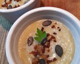 Foto del passaggio 6 della ricetta Vellutata di topinambur e latte di cocco, crumble alle acciughe
