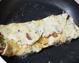 A picture of step 5 of Bacon omelette without cheese.