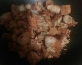 Foto del paso 1 de la receta: Chicharrón con nopales en chile rojo