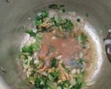 Foto langkah ke 2 dari resep Sup Bakso Sosis Bunga Telor.